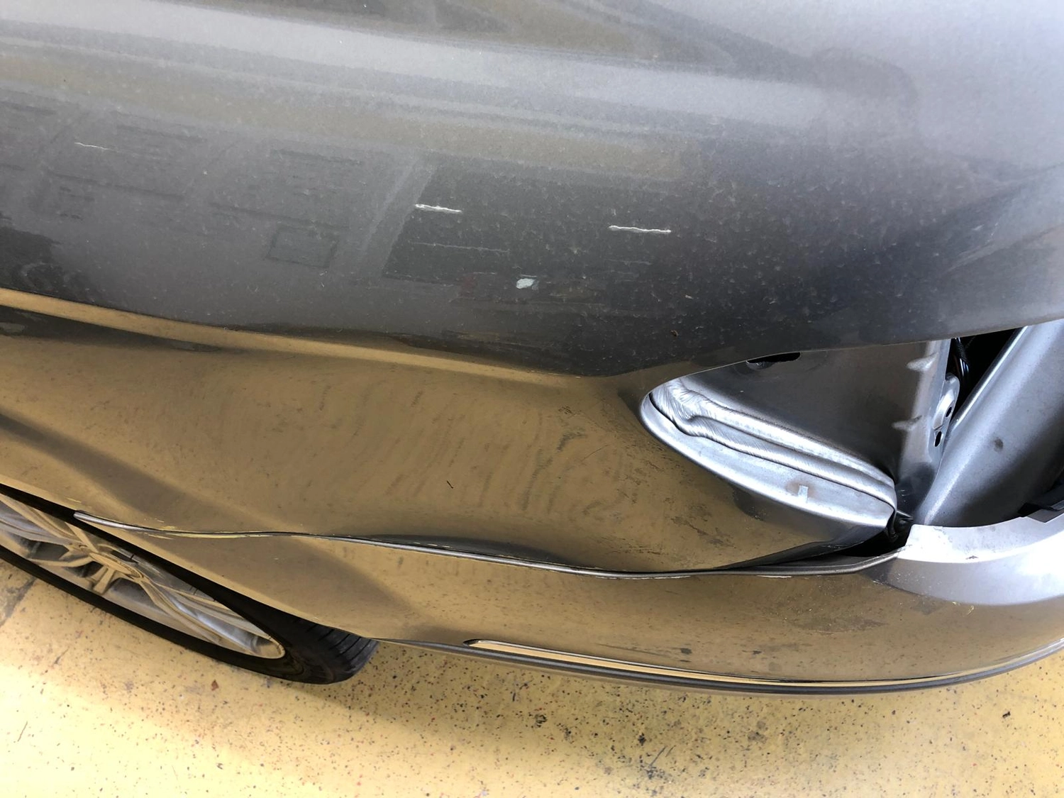 Karosserie Kowollik - karosseri und lackprofi - Einbau von Autoscheinwerfern